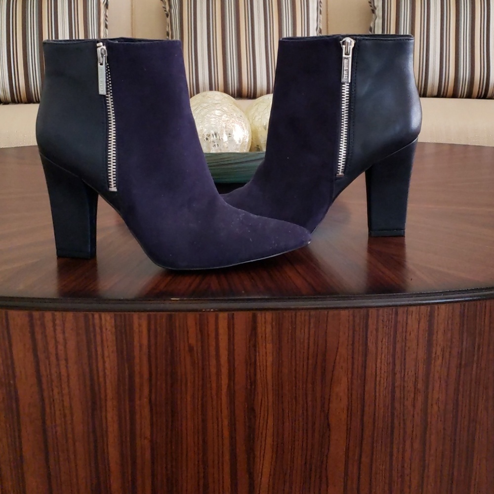 Navy blue leather/suede boots